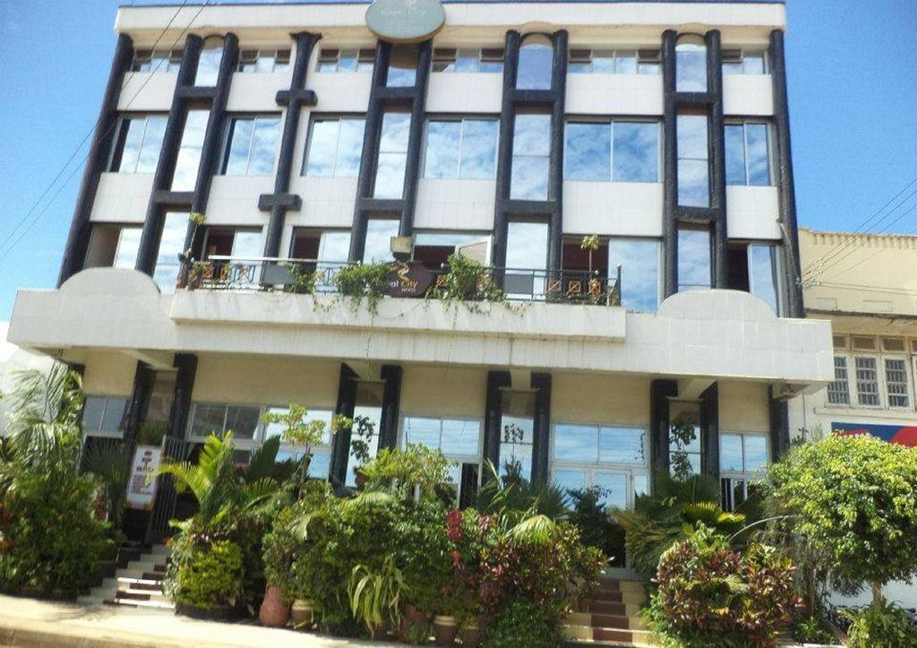 Royal City Dubai Complex Kisumu Exteriör bild